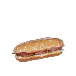 Triburguesa de bacon, queso y salsa BBQ